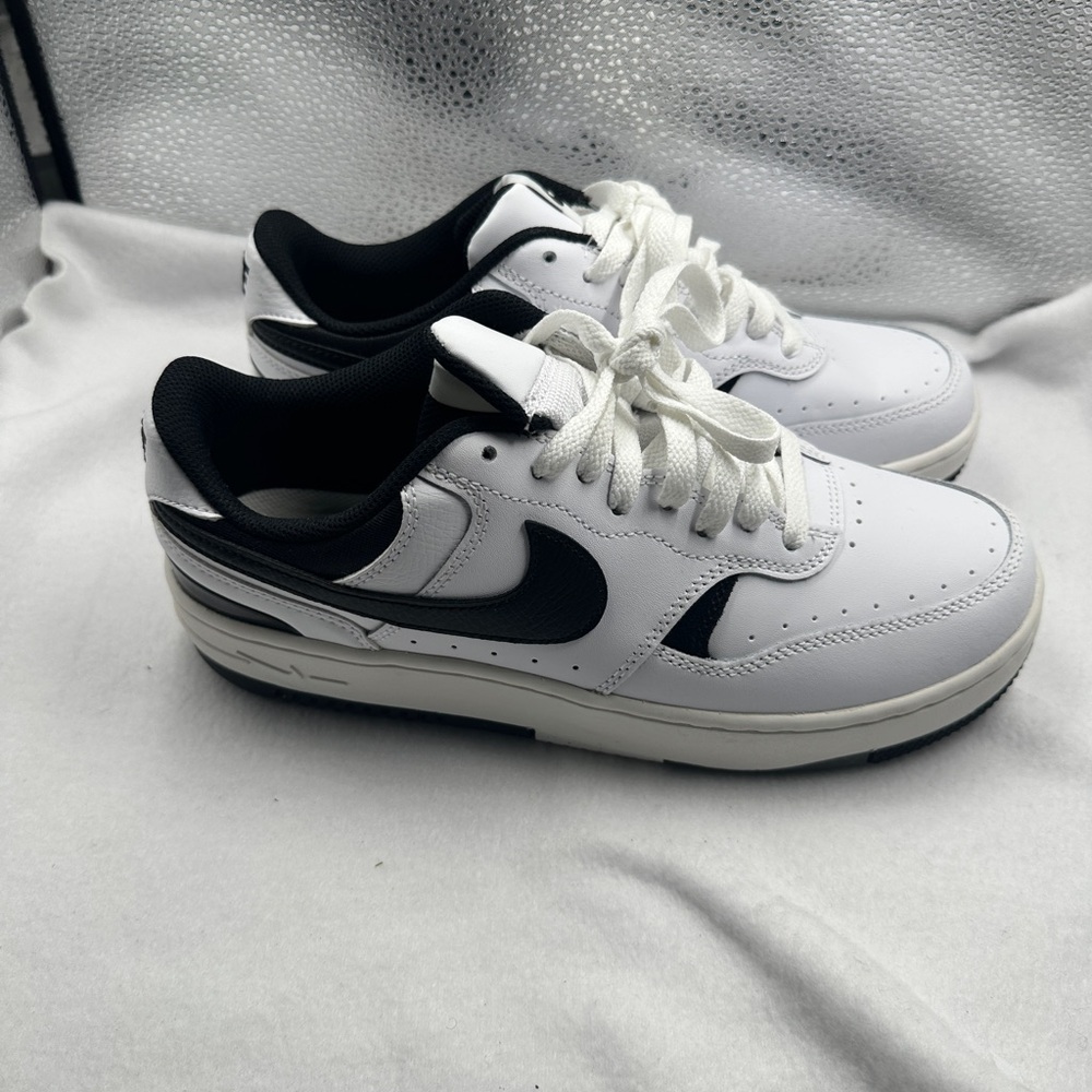 Nike White and Black Athletic Sneakers